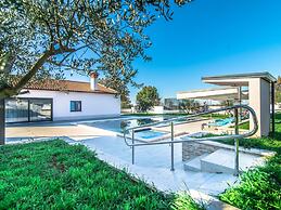 Beautiful Villa in Vrsar With Swimming Pool