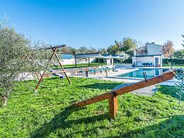 Beautiful Villa in Vrsar With Swimming Pool