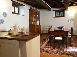 Cozy Holiday House With Terrace