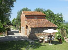 Cozy Holiday House With Terrace