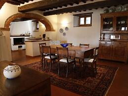 Cozy Holiday House With Terrace