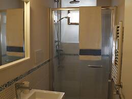 Cozy Holiday House With Terrace