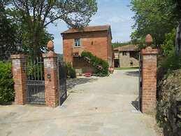 Cozy Holiday House With Terrace