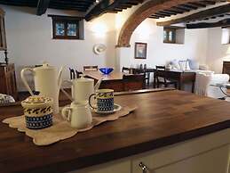 Cozy Holiday House With Terrace