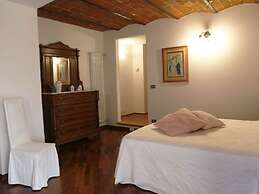 Cozy Holiday House With Terrace