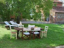 Cozy Holiday House With Terrace