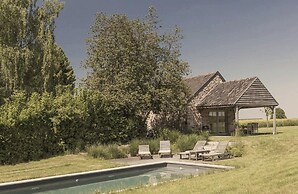 Beautiful Cottage With Pool