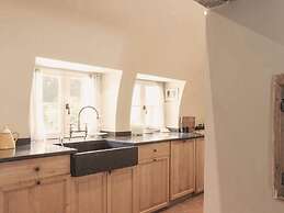 Beautiful Cottage With Pool