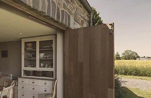 Beautiful Cottage With Pool