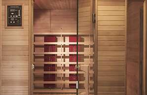 Beautiful Cottage With Pool