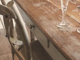 Beautiful Cottage With Pool