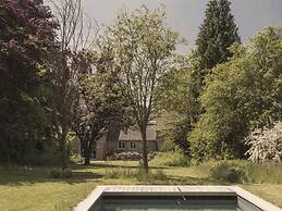 Beautiful Cottage With Pool