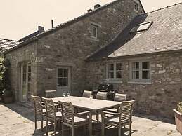 Beautiful Cottage With Pool