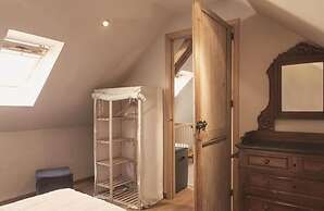 Beautiful Cottage With Pool