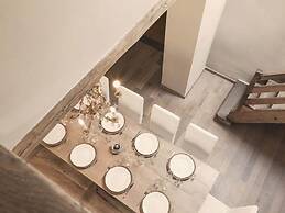 Beautiful Cottage With Pool