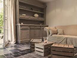 Beautiful Cottage With Pool