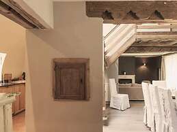 Beautiful Cottage With Pool