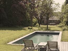 Beautiful Cottage With Pool