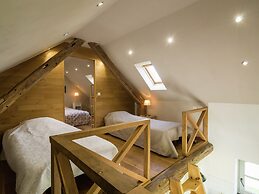 Beautiful Cottage With Pool