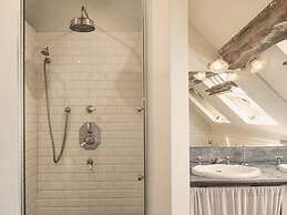 Beautiful Cottage With Pool