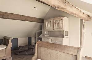 Beautiful Cottage With Pool