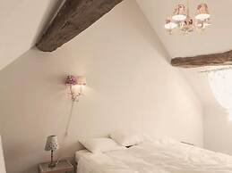 Beautiful Cottage With Pool