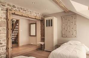 Beautiful Cottage With Pool