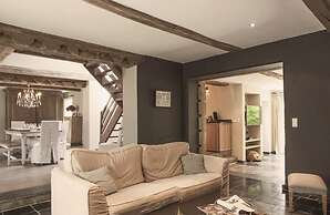 Beautiful Cottage With Pool