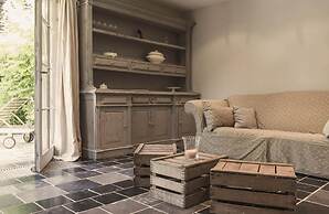 Beautiful Cottage With Pool