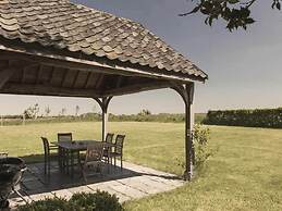 Beautiful Cottage With Pool