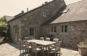 Beautiful Cottage With Pool