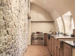 Beautiful Cottage With Pool