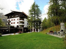 Contemporary Apartment in Breuil-Cervinia near Ski Area