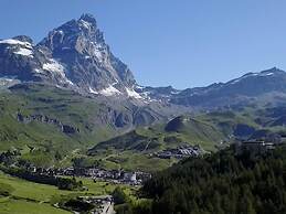 Contemporary Apartment in Breuil-Cervinia near Ski Area