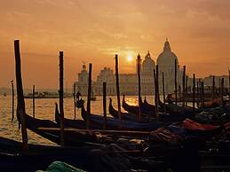 Sun Drenched Residence with Pool in Rosolina Mare near Venice