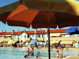 Sun Drenched Residence with Pool in Rosolina Mare near Venice