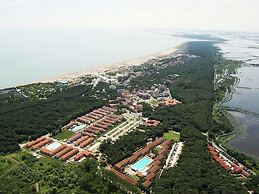 Sun Drenched Residence with Pool in Rosolina Mare near Venice