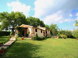 Romantic Oasis With Saltwater Pool, Selci