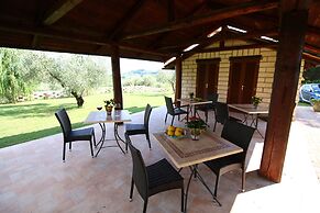 Romantic Oasis With Saltwater Pool, Selci