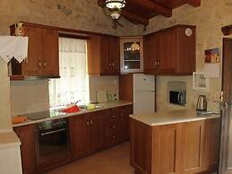 Quaint Holiday Home in Pasalites with Garden near Perama