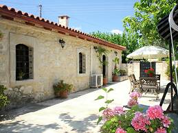 Quaint Holiday Home in Pasalites with Garden near Perama