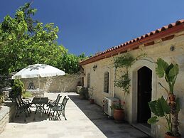 Quaint Holiday Home in Pasalites with Garden near Perama