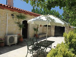 Quaint Holiday Home in Pasalites with Garden near Perama