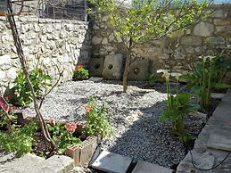 Quaint Holiday Home in Pasalites with Garden near Perama