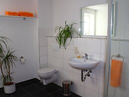 Apartment in Weibig With Garden