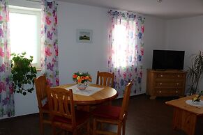 Apartment in Weibig With Garden
