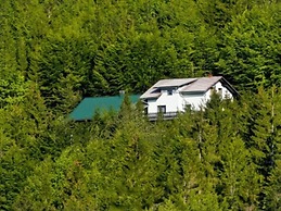 Secluded Holiday Home with Hot Tub in Kozji Vrh