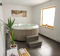 Secluded Holiday Home with Hot Tub in Kozji Vrh