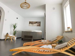 Secluded Holiday Home with Hot Tub in Kozji Vrh