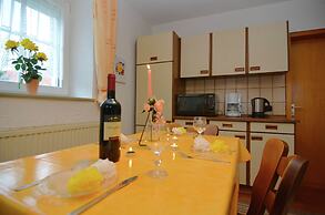 Schones Ferienhaus mit Grossem Garten bei Stadlern